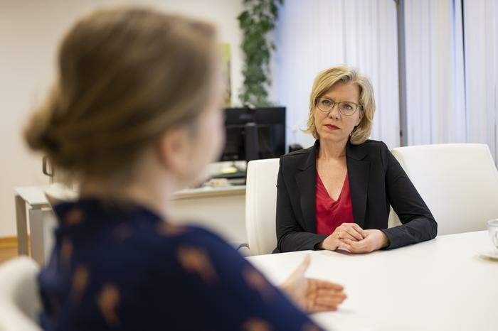 Leonore Gewessler im Interview mit Innenpolitik-Leiterin Veronika Dolna.