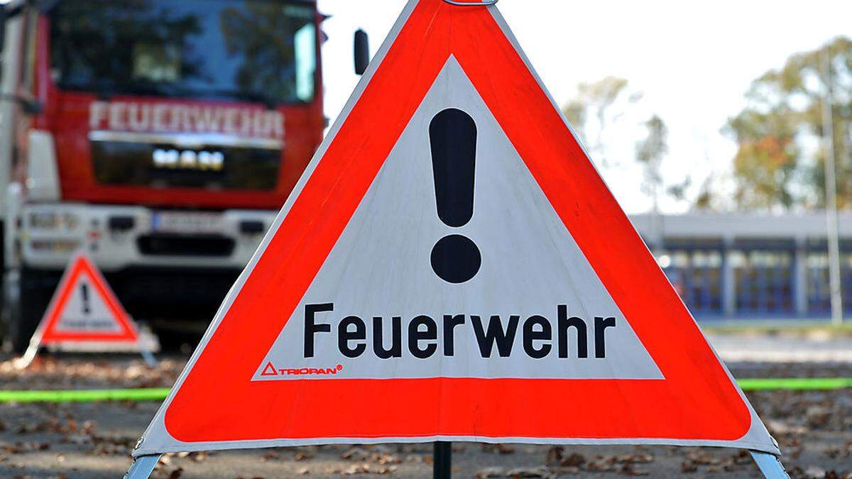 Rund zwei Stunden dauerte die Reinigung der Fahrbahn in der Feldbacher Gleichenbergerstraße