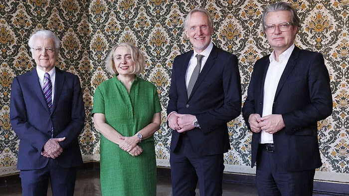 Heinz Wietrzyk,Vorsitzender der Findungskommission, mit Intendantin Ekaterina Degot ud den Kulturpolitkern Stadtrat Günter Riegler und LR Christopher Drexler (beide ÖVP)