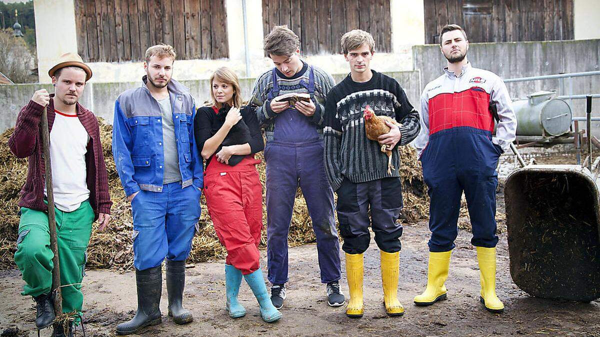 Das Video zum Lied „Bauernbua“ haben die Musiker selbst auf dem Bauernhof von Müllers (Zweiter von rechts) Familie gedreht