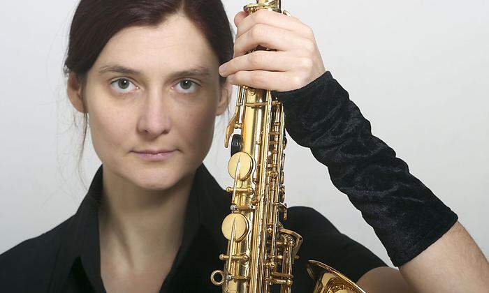 Die deutsche Saxophonistin Angelika Niescier, 1970 im polnischen Stettin geboren, eröffnet mit ihrem NYC Trio amsam Samstag (9. November) das Festival „Women in Motion“.