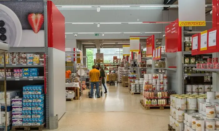 Volle Transgourmet-Regale, damit die Wirte ihre Regale füllen können