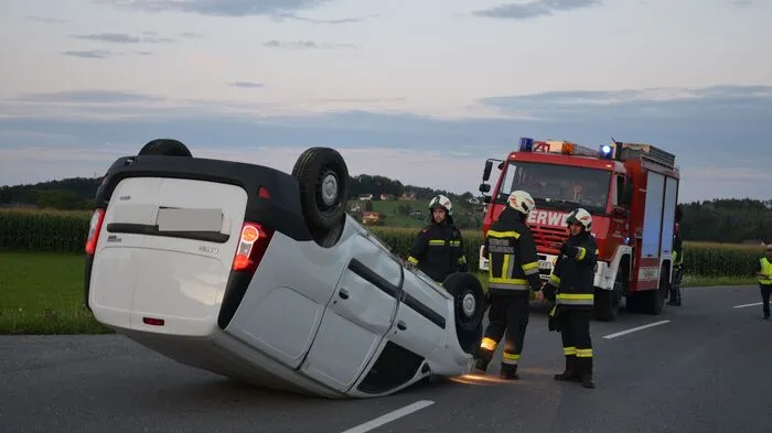 Zu einem Unfall kam es am Mittwochabend auf der Weinebene Landesstraße.