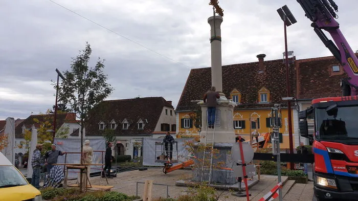 Die Mariensäule ist wieder zurück auf dem Weizer Hauptplatz.