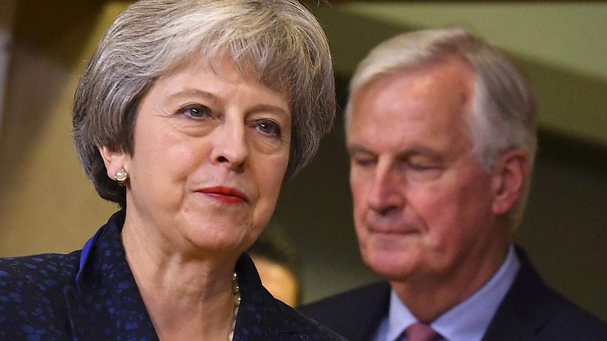 Theresa May kämpft, EU-Barnier erhöht den Druck