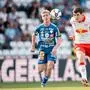 ABD0090_20250816 - MARIA ENZERSDORF - ÖSTERREICH: vlnr.: Jed Drew (Hartberg) und Jacob Rasmussen (FC Red Bull Salzburg) am Samstag, 16. August 2025, während der Admiral-Bundesliga-Partie der 3. Runde des Grunddurchgangs zwischen dem TSV Egger Glas Hartberg und Red Bull Salzburg in Maria Enzersdorf. - FOTO: APA/GEORG HOCHMUTH