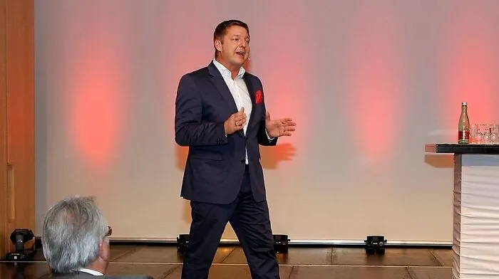 Bürgermeister-Kandidat Günther Albel bei seiner Wahlkampfrede