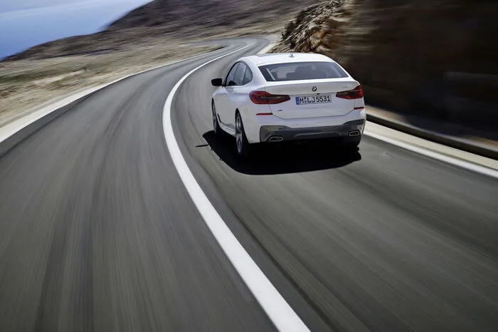 Den Einstieg bildet der 2 Liter große Vierzylinder-Turbobenziner im 630i Gran Turismo mit 258 PS. Auf eine Spitzenleistung von 340 PS bringt es der 3 Liter große Reihensechszylinder-Turbobenziner namens 640i Gran Turismo, der auch mit xDrive kombiniert werden kann. Auch der 3 Liter große Reihensechszylinder-Turbodieselmotor mit 265 PS ist optional in Verbindung mit Allradantrieb erhältlich. Alle Motoren sind serienmäßig mit einer 8-Gang-Automatik zusammengespannt.