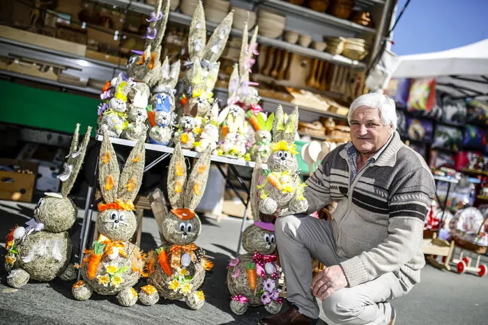 Franz Čeh ist mit Holzprodukten und Osterdekorationen aus Ptuj (SLO) angereist.