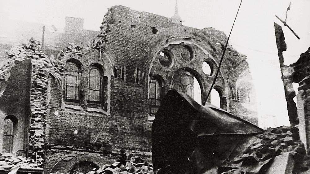 Die ausgebrannte Wiener Synagoge nach dem Novemberpogrom 1938