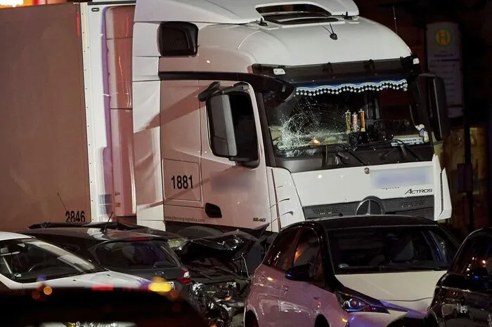 Mehrere Medien hatten zuvor mit Verweis auf Sicherheitsbehörden gemeldet, dass die Tat als Terrorakt eingestuft worden sei.