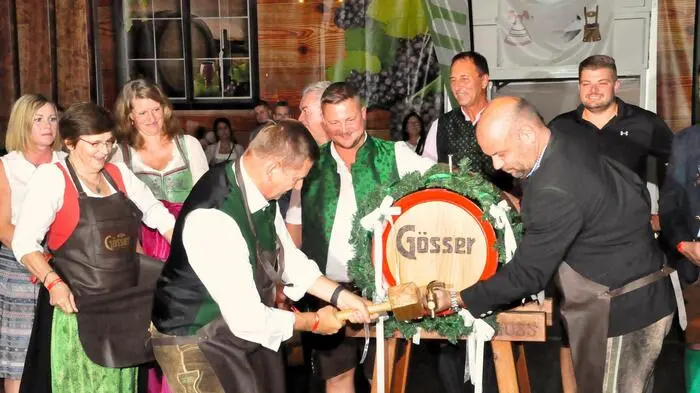 Bereits zum 15. Mal heißt es auf der Brandlwiese: „Ein Prosit der Gemütlichkeit!“ Das Leobener Wiesenfest wurde auch heuer am Donnerstag mit dem traditionellen Bieranstich feierlich eröffnet