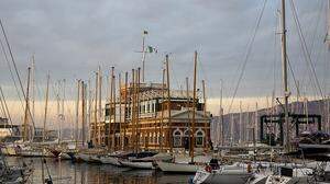Der exklusive Yacht-Club „Adriatico“ im Abendlicht