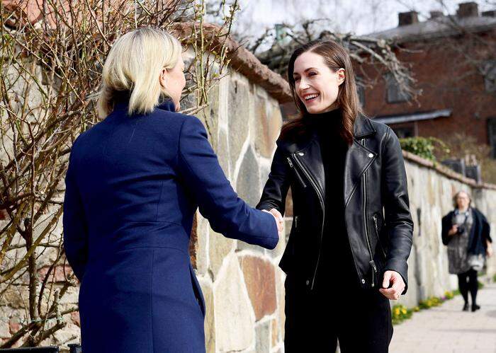 Sanna Marin trifft die ehemalige schwedische Ministerpräsidentin Magdalena Andersson in Lederjacke 