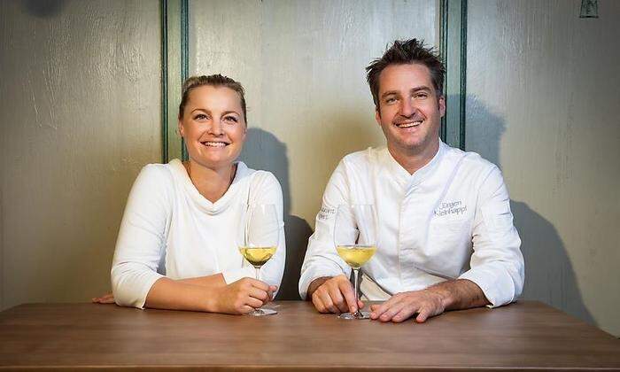Martina Feyrsinger und Jürgen Kleinhappl  - sie leiten den "Neuwirt" im "Schwarzen Adler", der Steirer ist auch kulinarischer Direktor der Harisch-Gruppe