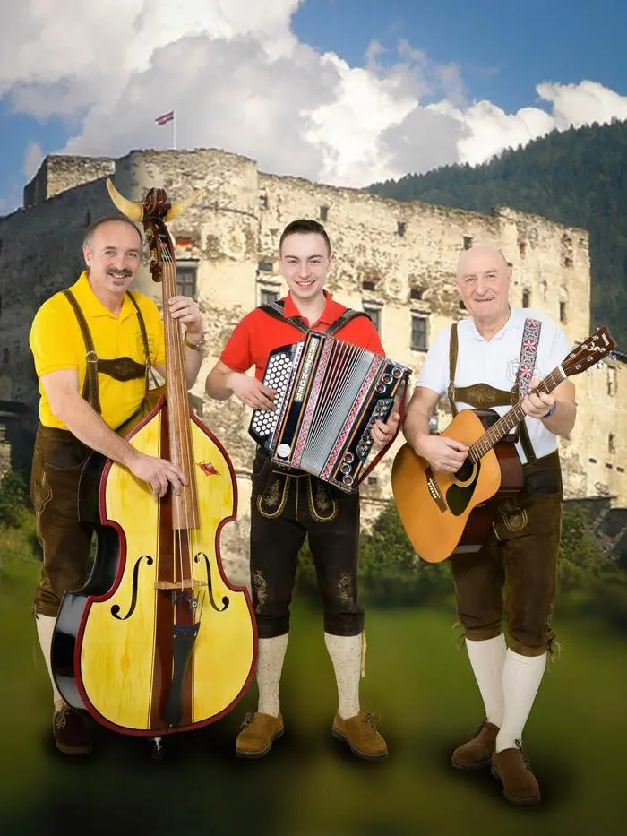 Die Schloßbichl Buam: Robert und Patrick Wirnsberger sowie Josef Bärnthaler 