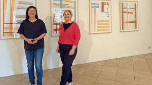 Künstlerin Sabine Hörtner (links) mit Kunsthaus-Geschäftsführerin Ursula Horvath