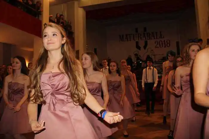 Hunderte Besucher machten im St. Pauler "Westernsaloon" zur Musik der "Casinoband" die Nacht zum Tag.