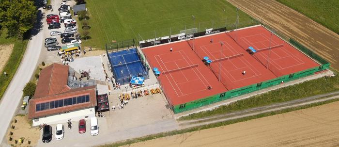 In Kirchbach-Zerlach stehen für Sportbegeisterte nun eine Tennisanlage sowie eine Padel-Tennisanlage zur Verfügung