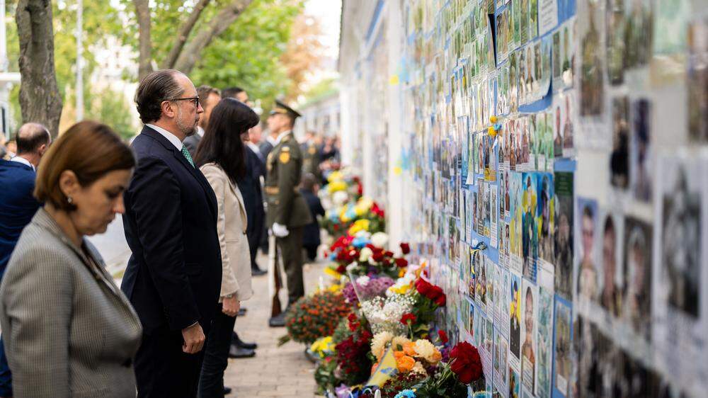 Alexander Schallenberg gedachte vor dem Treffen in Kiew der toten Soldaten