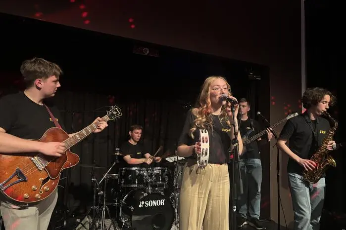 Nach der Teilnahme an einigen Jam Sessions im Glam in Feldbach vor etwa zwei Jahren gab die Gruppe dort ihr erstes eigenes Konzert