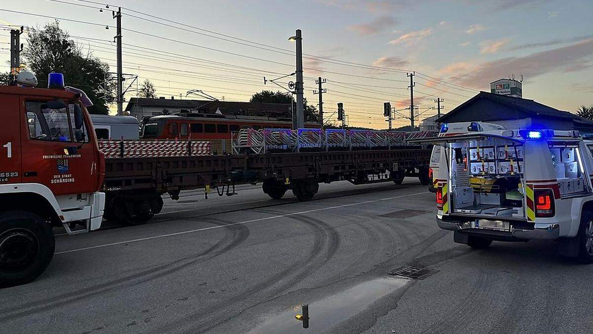 Großeinsatz nach dem Unfall am Schärdinger Bahnhof