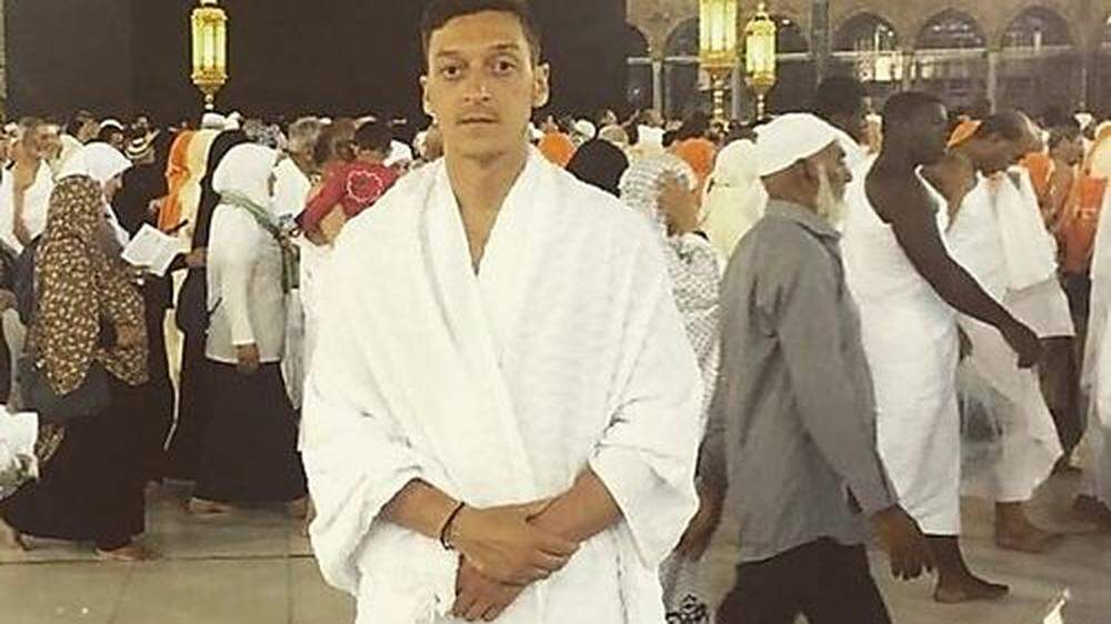 Mesut Özil im Pilgergewand in Mekka