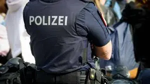 Bei einer Polizeikontrolle fiel auf, dass die jungen Erwachsenen falsche Ausweise dabei hatten