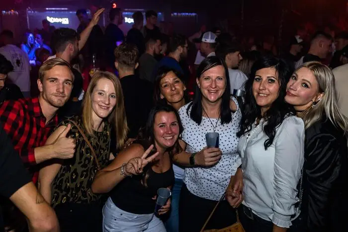 Klicken Sie sich durch weitere Partyfotos!