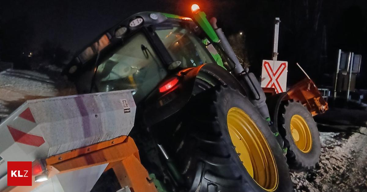 Glatteis-Traktor-rutschte-bei-Streuarbeiten-in-Stra-engraben