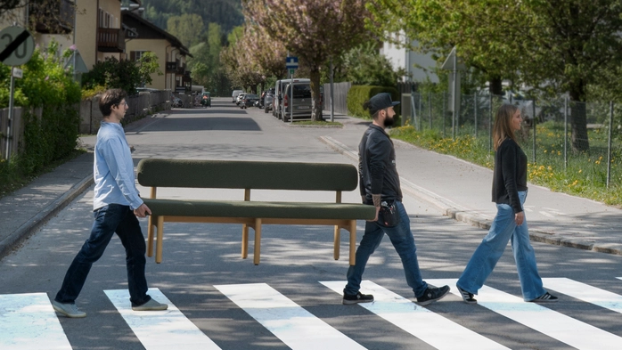 Das Forcher-Team ist auf dem Weg nach London | In Anlehnung an das legendäre Beatles-Cover ist das Forcher-Team mit Designer Philipp Profer, Juniorchef Gabriel Forcher und Marketingleiterin Isabella Lukasser auf dem Weg nach London