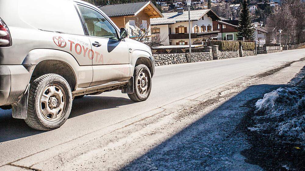 Desolate Straßen in Osttirol:     Gemeinden investieren heuer viel Geld in die Instandhaltung und Sanierung des Straßennetzes