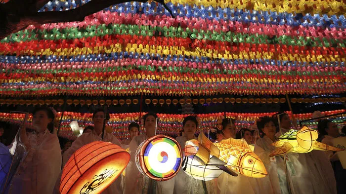 Das Lotuslaternenfestival ist ein traditionelles Festival zu Buddhas Geburtstag, das vor über 1300 Jahren während der Silla-Zeit entstand und heute noch erhalten ist.