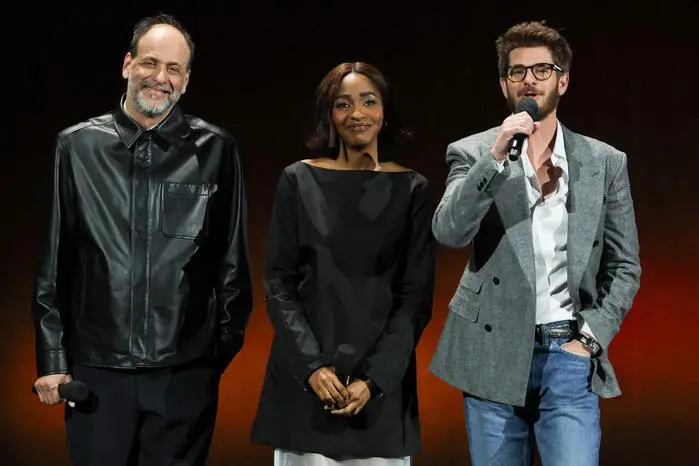 Andrew Garfield und Ayo Edebiri priesen „After the Hunt“ an, einen Thriller über einen Skandal auf einem College-Campus