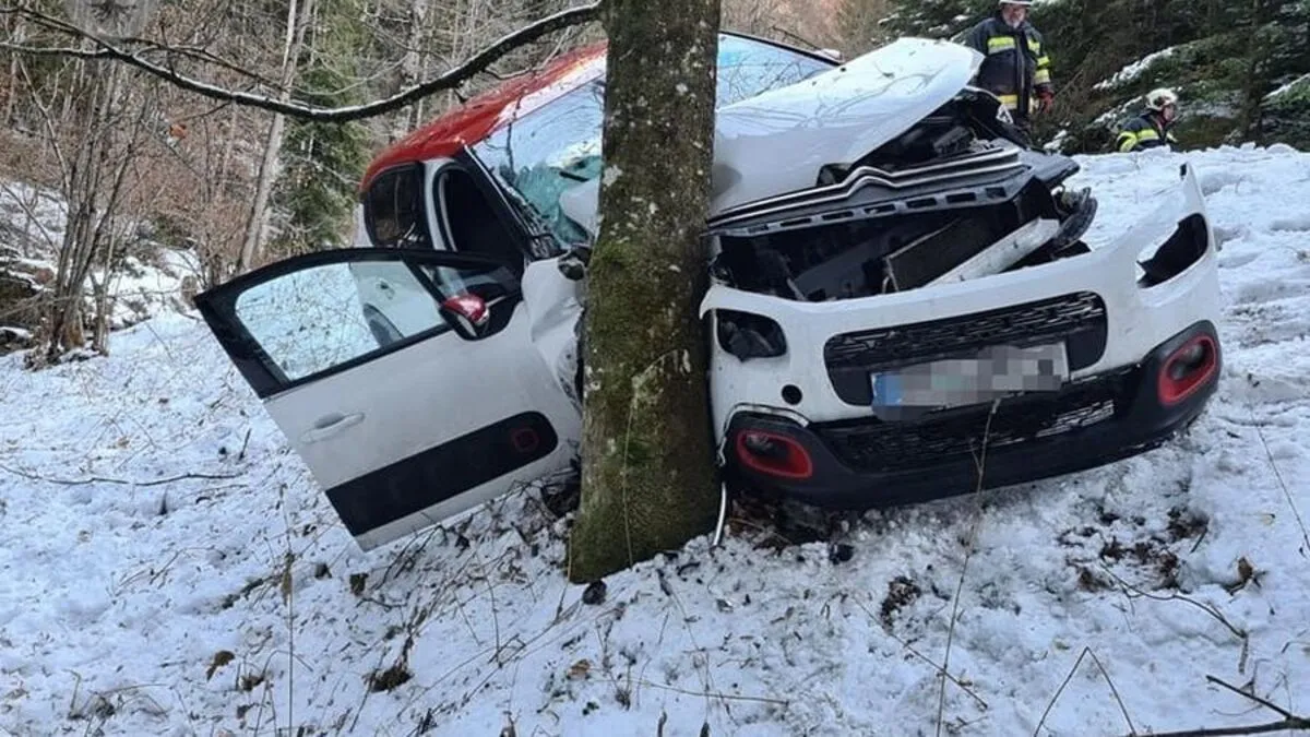 Die Lenkerin wurde unbestimmten Grades verletzt
