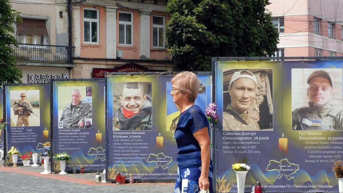  Der Tod ist auf den Plätzen der Stadt allgegenwärtig