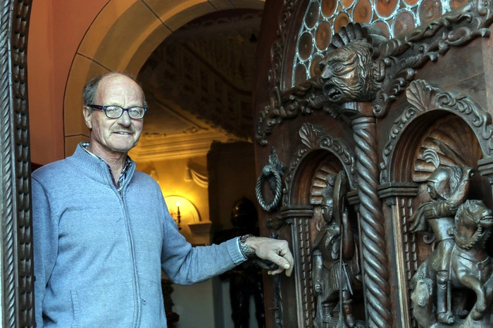 Johann Elbe hat sich mit dem Schloss einen Kindheitstraum erfüllt. Nach 50.000 Arbeitsstunden in 40 Jahren ist es fast fertig