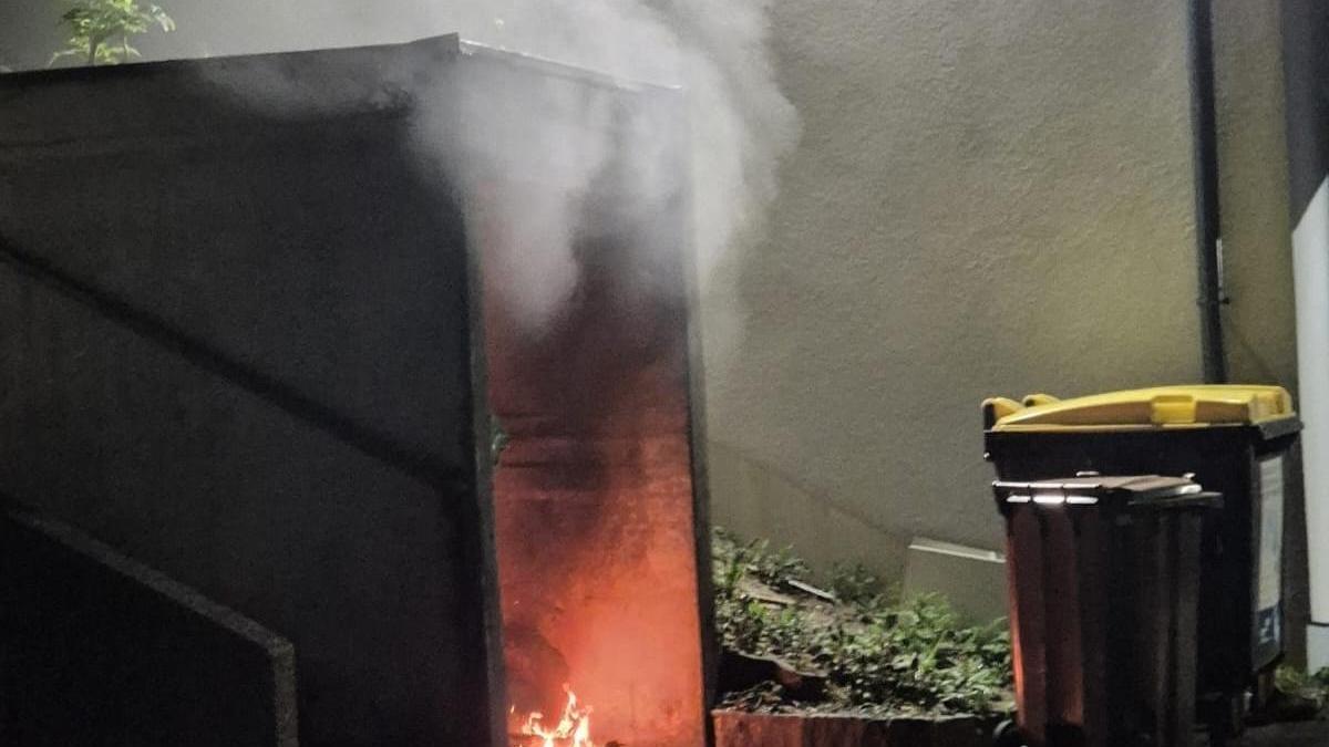 In der Nacht kam es zu einem Müllcontainerbrand vor dem Rüsthaus der Feuerwehr Kreuth