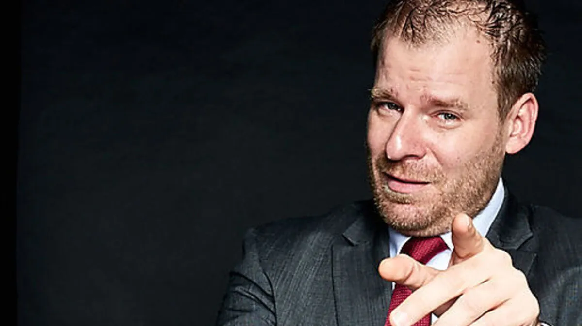 Ein Politikberater packt aus - Rudi Fußi erntet mit seinem Debüt als Kabarettist beachtliche Kritiken