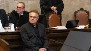Egisto Ott im Verhandlungssaal
