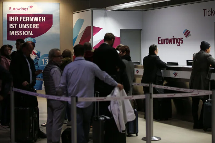 Bei dem Streik geht es um die Gehälter und Arbeitsbedingungen für Flugbegleiter der Eurowings.