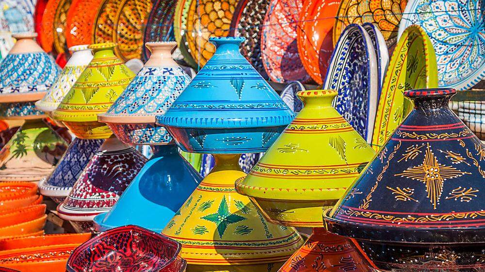 Tajin-Farbenspiel für die Küche: in Marrakesch ist die Auswahl groß