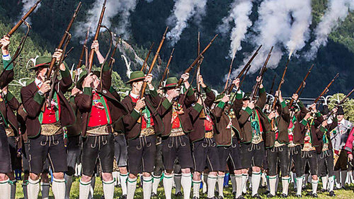 In Südtirol war für die Osttiroler das Schießen von Salven nicht möglich, das stößt auf Kritik auch in Südtirol 