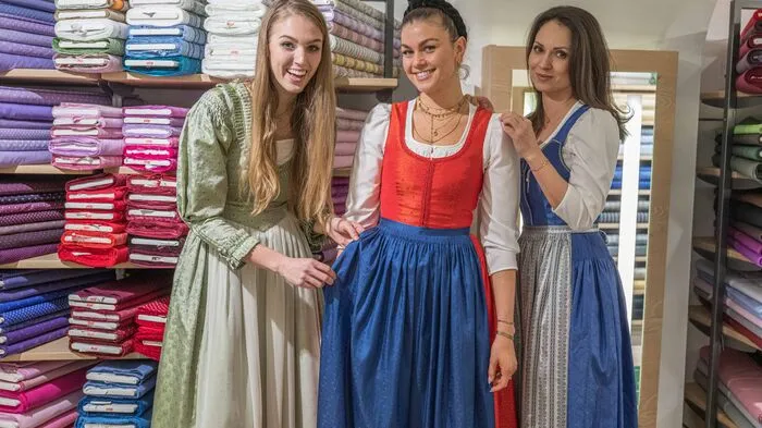 28 Trachten aus dem Steirischen Heimatwerk werden beim Bauernbundball in einer Modenschau präsentiert. Wir waren beim "Fitting", der Anprobe der Models, dabei.