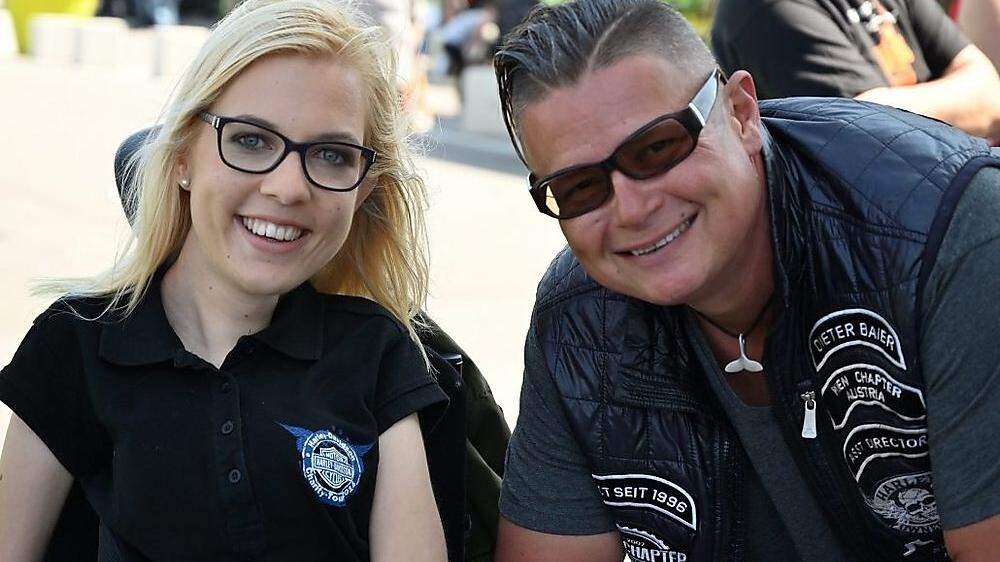 Christina Holmes mit  Dieter Baier (Vizepräsident der Harley Davidson Charity Tour)