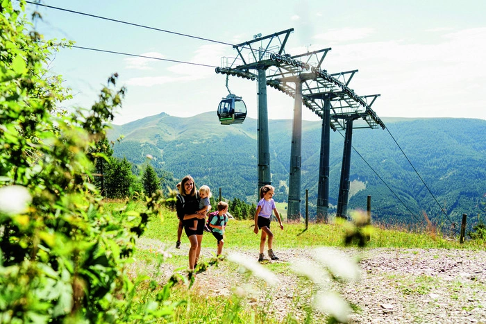Mit den Bad Kleinkirchheimer Bergbahnen kommen Sie ganz entspannt zu ausgedehnten Wanderwegen 