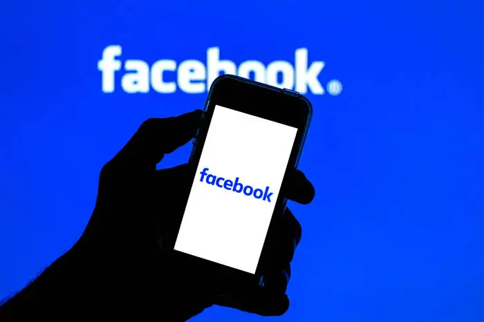 Facebook verliert seinen ersten Platz und muss sich mit Rang Zwei begnügen. Mit Rund 2,9 Milliarden Nutzern, die mindestens einmal im Monat aktiv sind, hat der US-Konzern dennoch weiterhin viel mehr Reichweite als der neue Rivale aus China. Mit weiteren Apps aus dem Facebook-Universum belegt der Konzern außerdem auch die Plätze Drei bis Fünf.