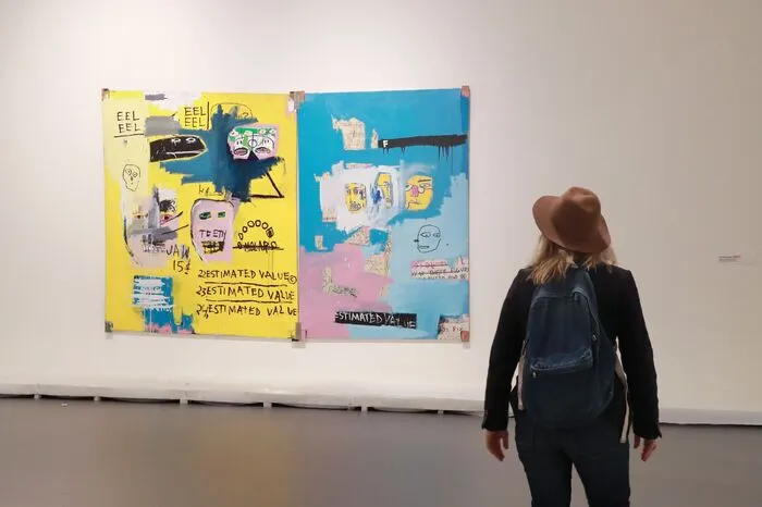Neben der Schiele-Schau eröffnet auch eine Ausstellung mit Gemälden des vor 30 Jahren verstorbenen US-Expressionisten Jean-Michel Basquiat (1960 - 1988). Hier im Bild "Harward Store".