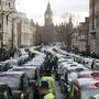 Proteste gegen Uber & Co.: In den letzten Jahren blockierten Taxis in London immer wieder die Straßen