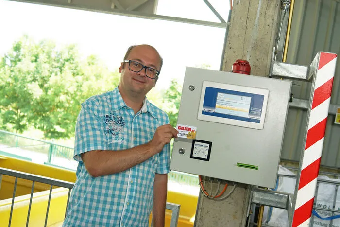 Die abgegebenen Altstoffe werden durch ein installiertes Wiegesystem genau erfasst. Die anfallenden Entsorgungsgebühren werden ermittelt und in weiterer Folge direkt an die Abgabenbuchhaltung der Gemeinde zur Vorschreibung weitergeleitet.